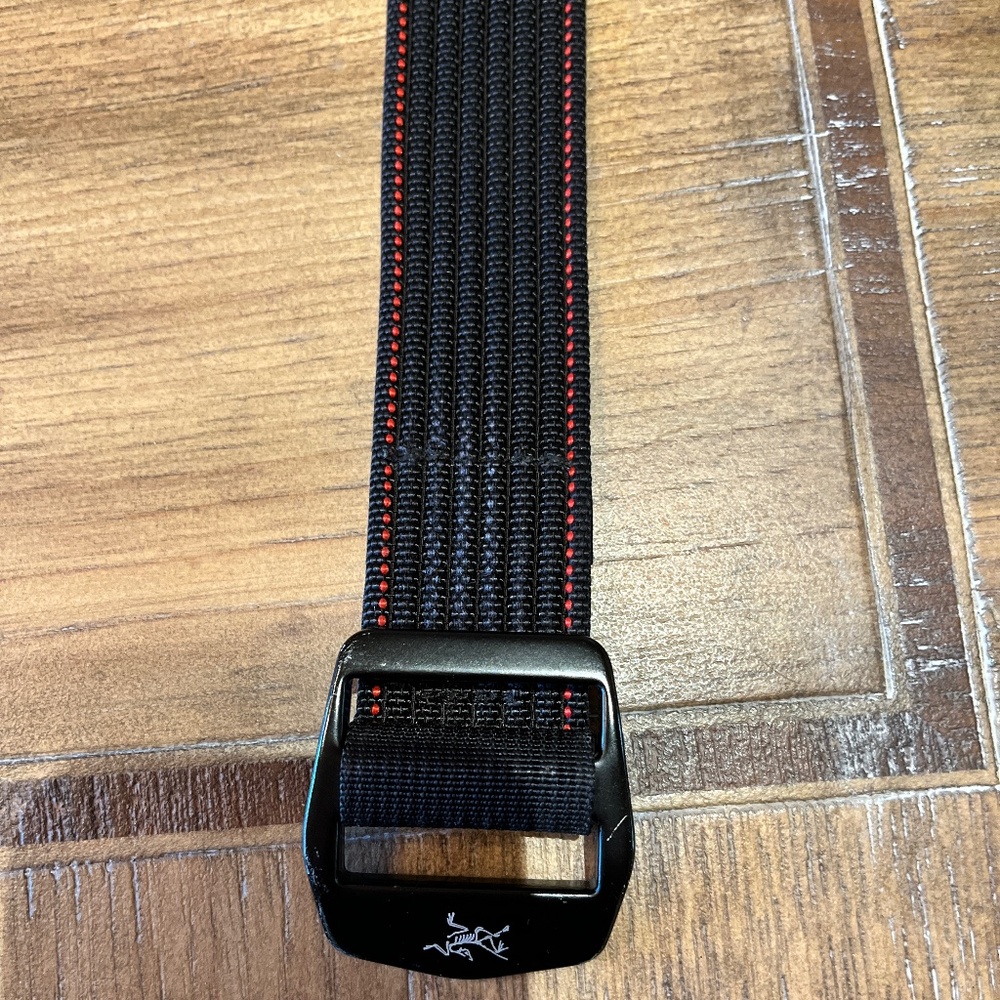 Arc'teryx Conveyor Belt. Size medium. Black with red stitching.
